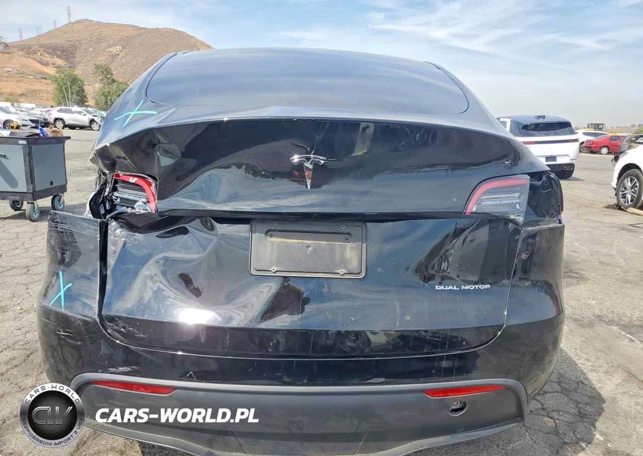 2023 Tesla Model Y VIN:7SAYGDEE8PA139346 - 6
