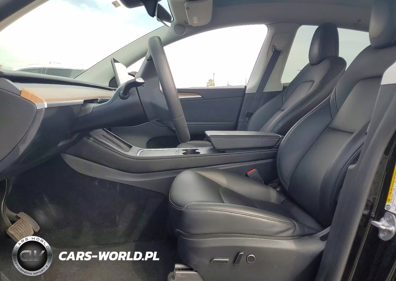 2023 Tesla Model Y VIN:7SAYGDEE8PA139346 - 7