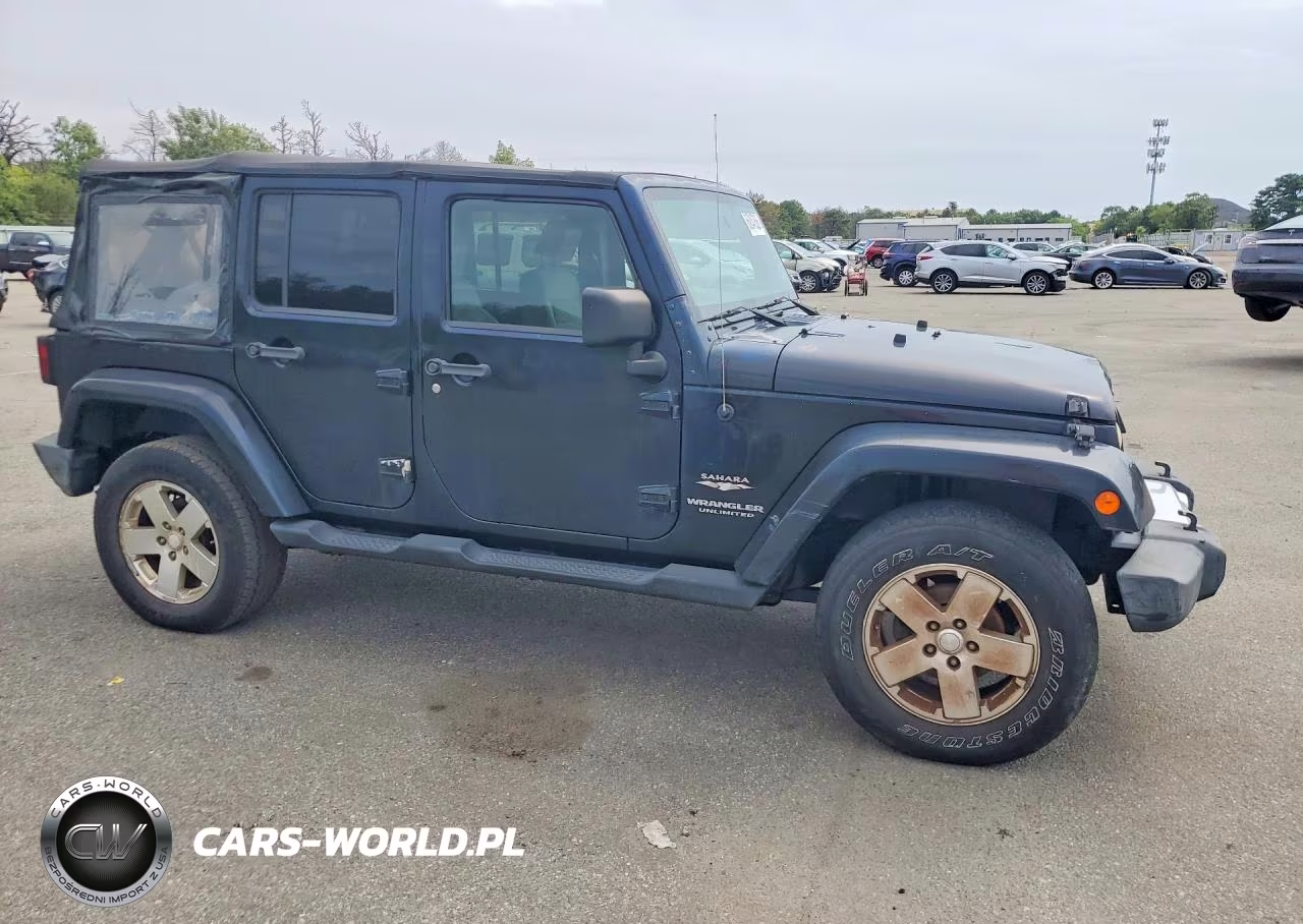 2008 Jeep Wrangler Unlimited Sahara VIN:1J8GA591X8L576086 - 4