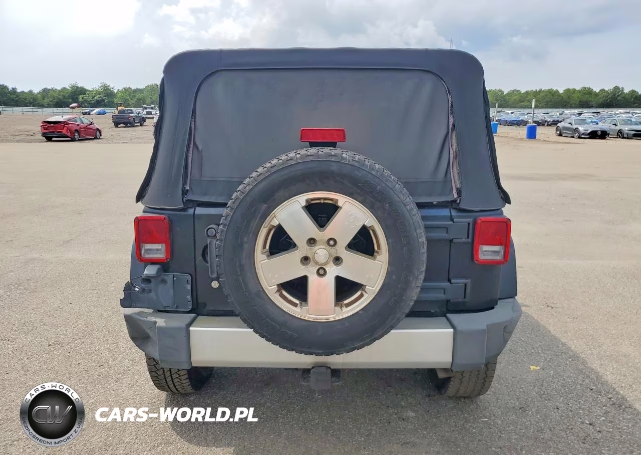 2008 Jeep Wrangler Unlimited Sahara VIN:1J8GA591X8L576086 - 6