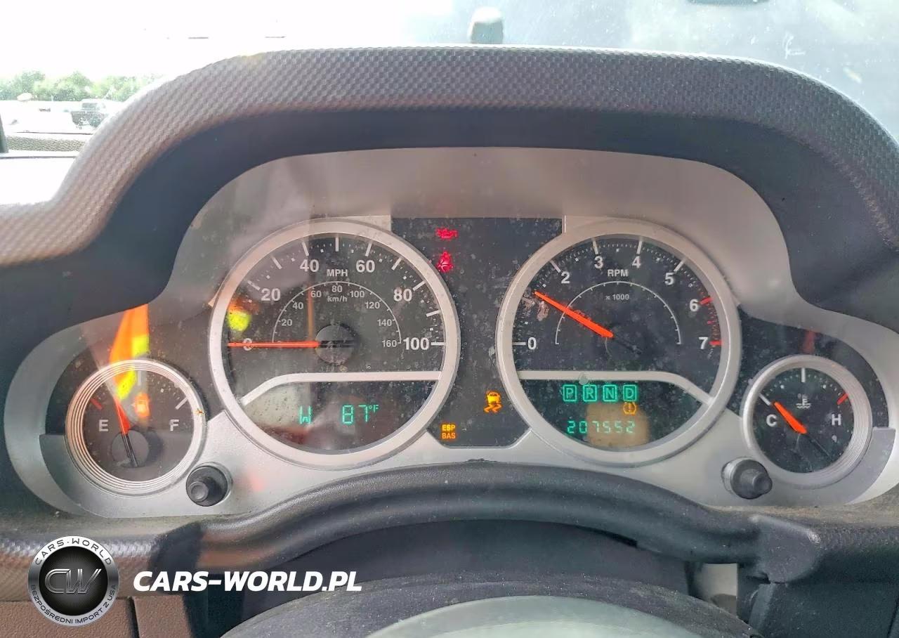2008 Jeep Wrangler Unlimited Sahara VIN:1J8GA591X8L576086 - 9