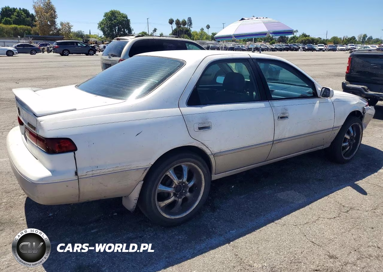 1998 Toyota Camry Le VIN:4T1BG22K4WU858762 - 3