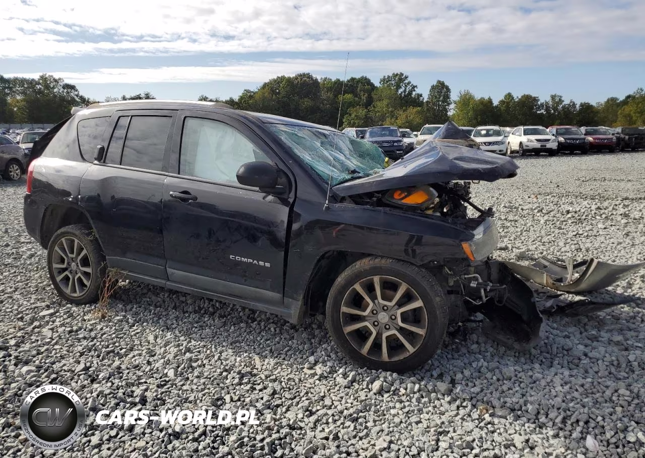 2017 Jeep Compass Latitude VIN:1C4NJDEB8HD178313 - 4