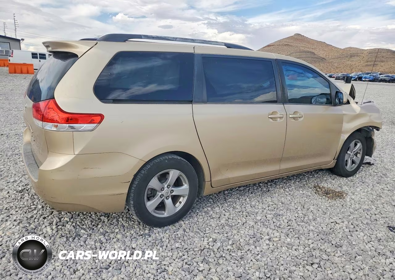 2012 Toyota Sienna Le VIN:5TDKK3DC2CS242072 - 3