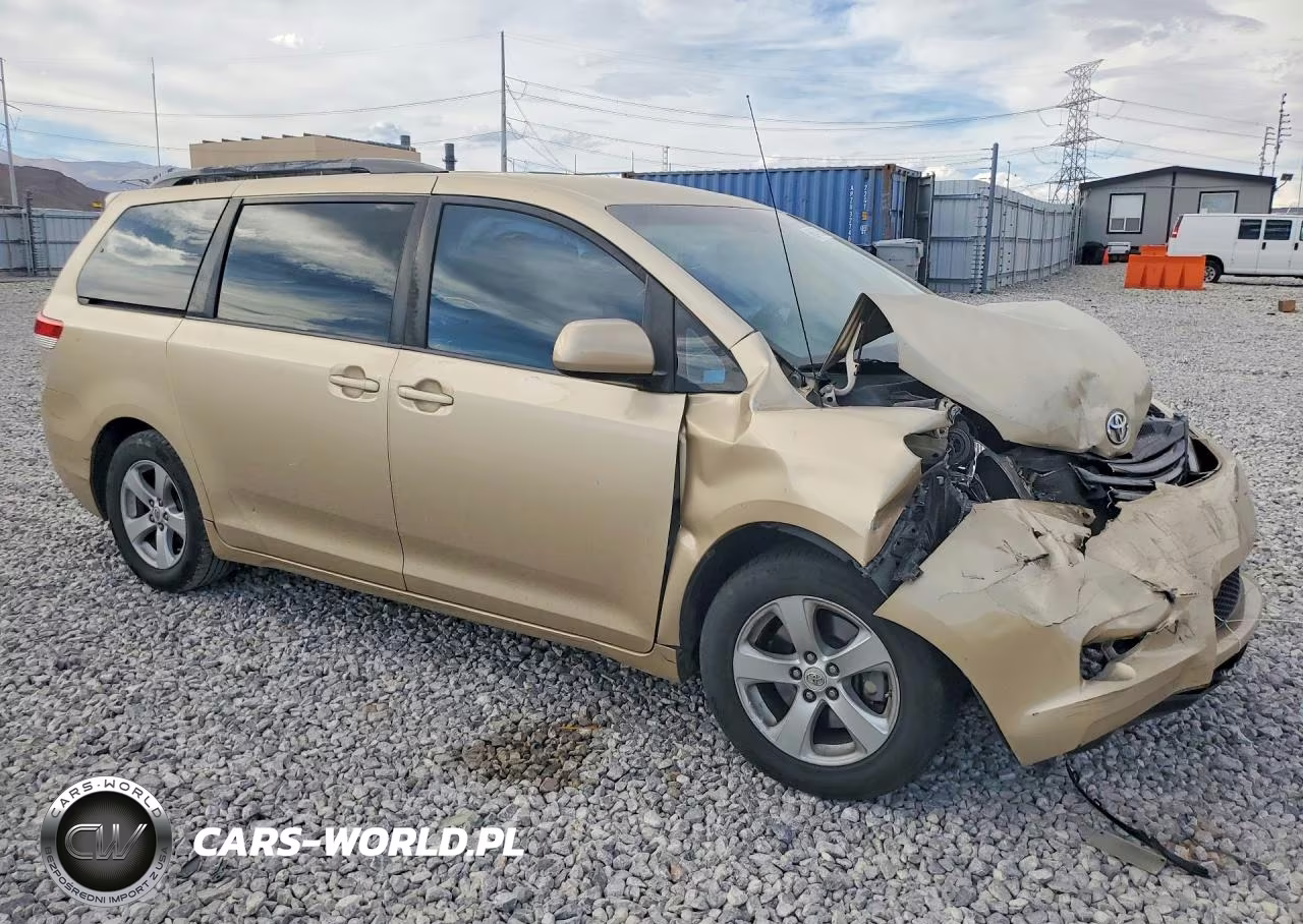 2012 Toyota Sienna Le VIN:5TDKK3DC2CS242072 - 4