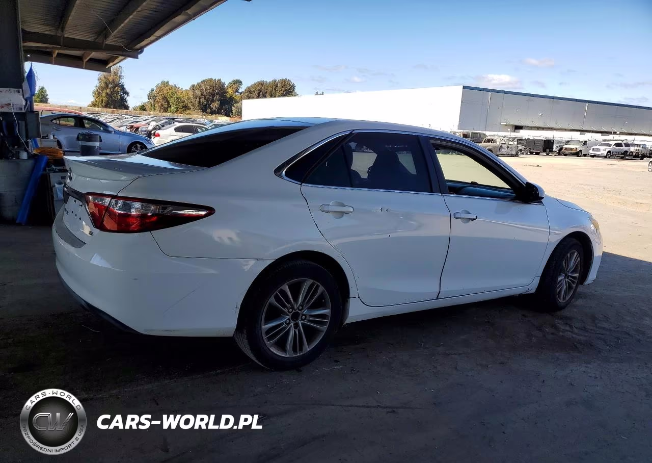 2015 Toyota Camry Se VIN:4T1BF1FK0FU042784 - 3