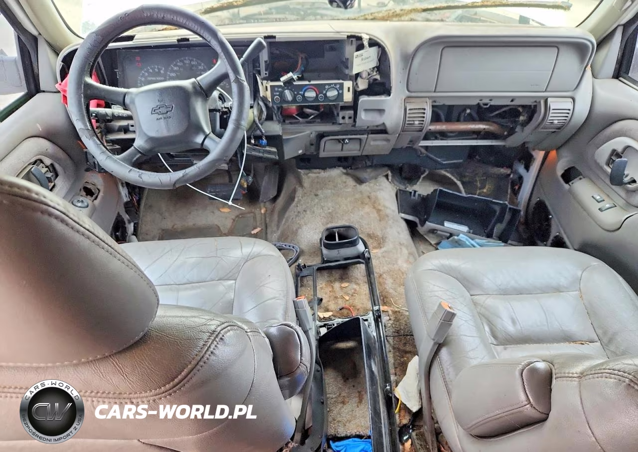 1999 Chevrolet Suburban K2500 VIN:1GNGK26J5XJ489687 - 8