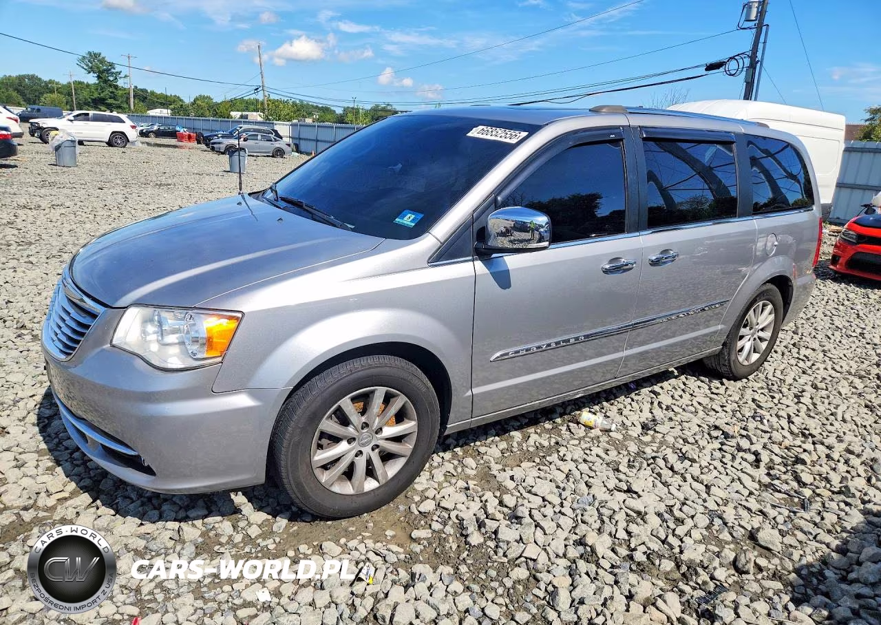 2016 Chrysler Town & Country Limited Platinum – zdjęcie 1 z 13