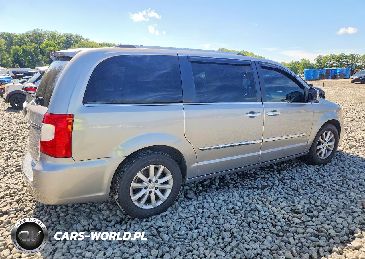 2016 Chrysler Town & Country Limited Platinum VIN:2C4RC1GG7GR264064 - 3