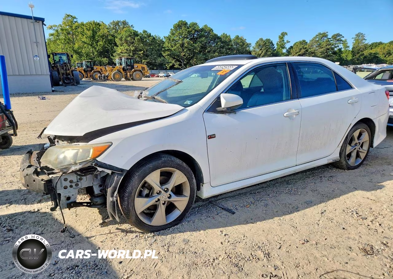 2014 Toyota Camry Se Sport – zdjęcie 1 z 12