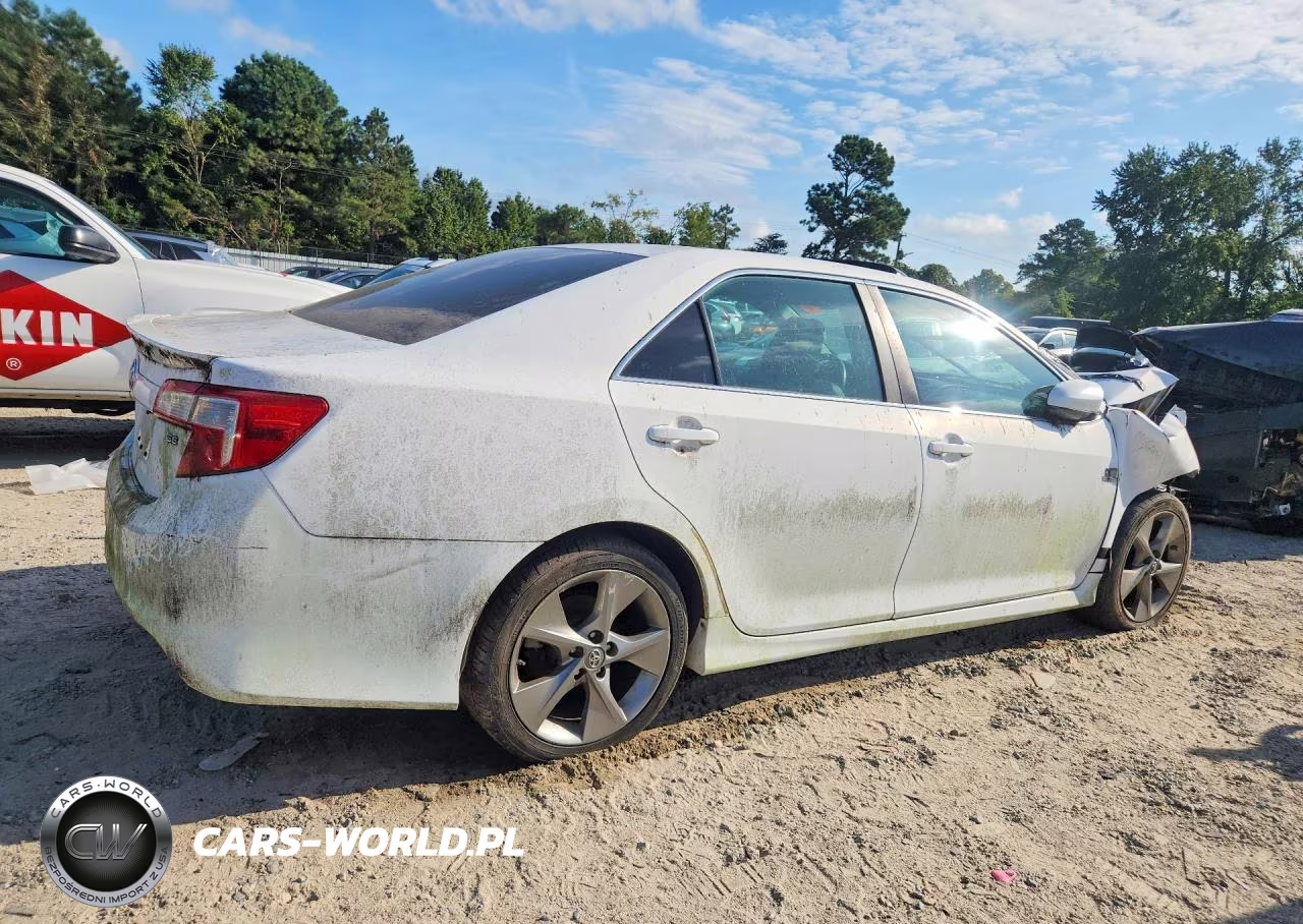 2014 Toyota Camry Se Sport VIN:4T1BF1FK2EU751506 - 3