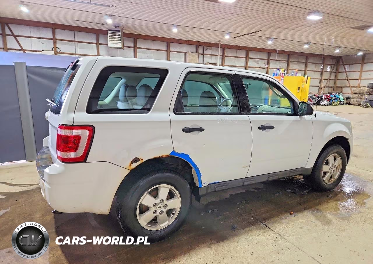 2012 Ford Escape Xls VIN:1FMCU9C72CKB13855 - 3