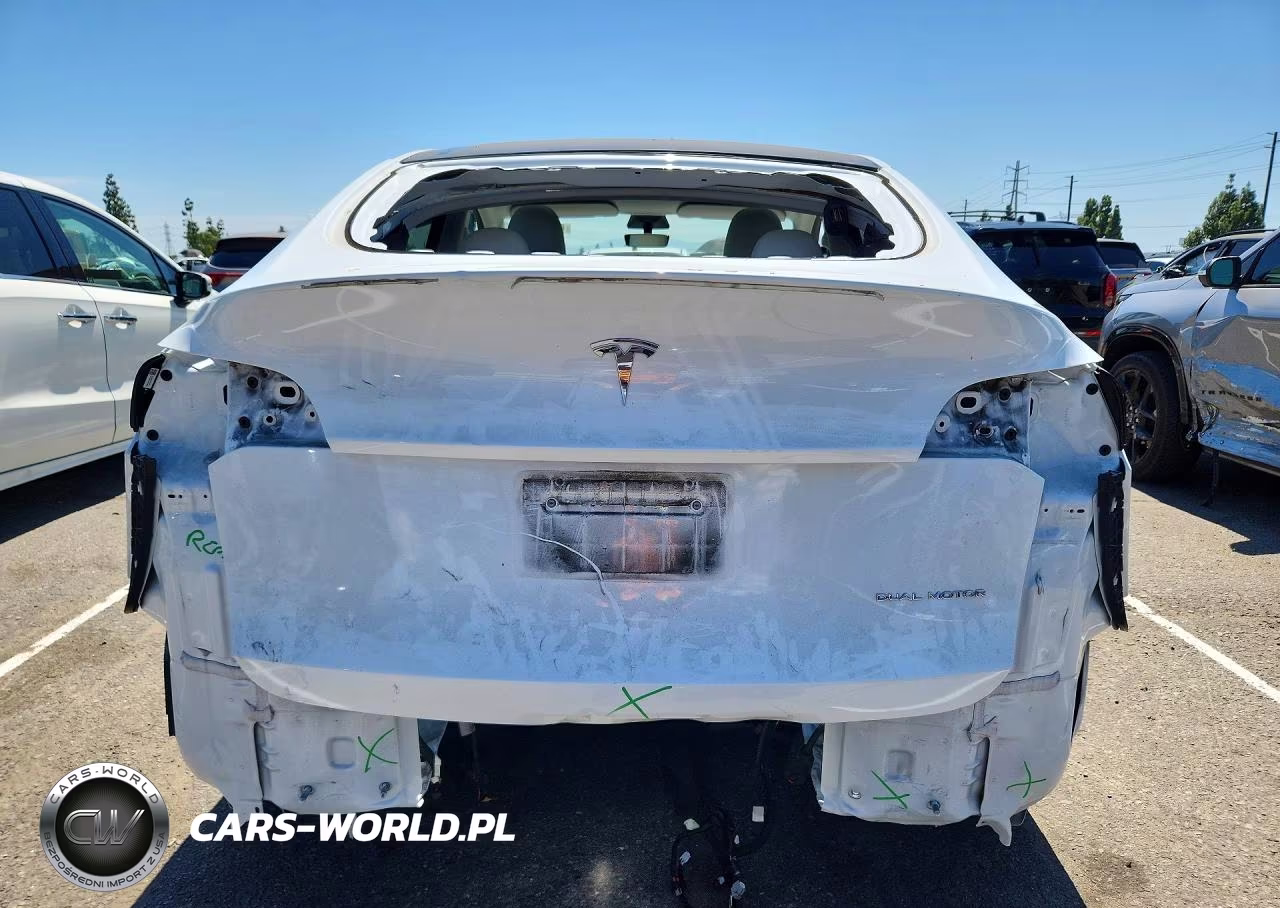 2023 Tesla Model Y VIN:7SAYGDEE3PF635674 - 6