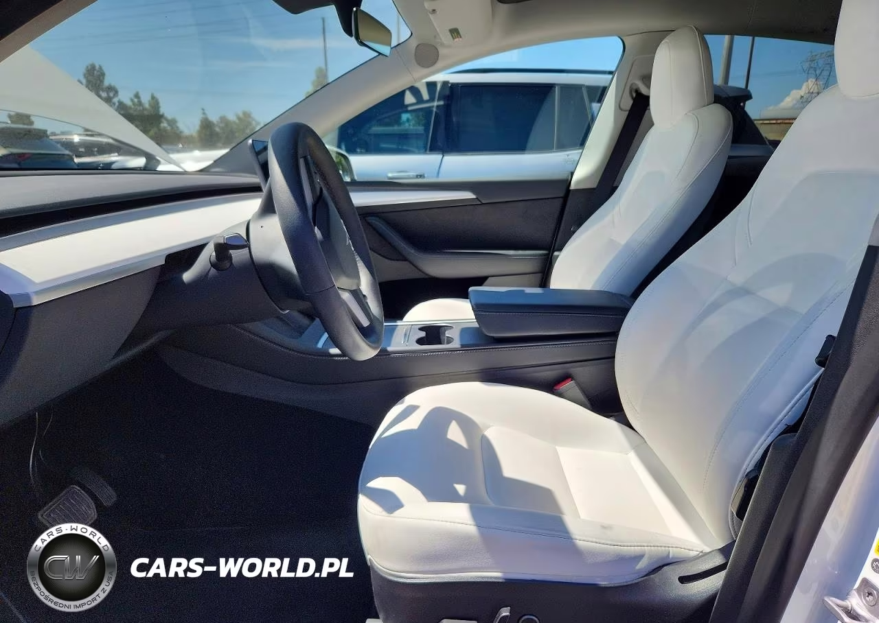 2023 Tesla Model Y VIN:7SAYGDEE3PF635674 - 7