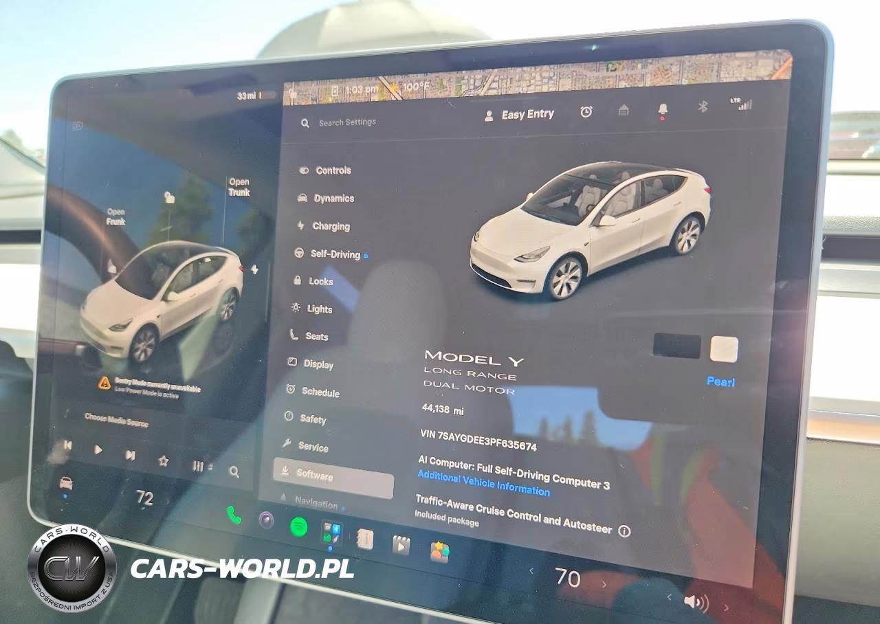 2023 Tesla Model Y VIN:7SAYGDEE3PF635674 - 9