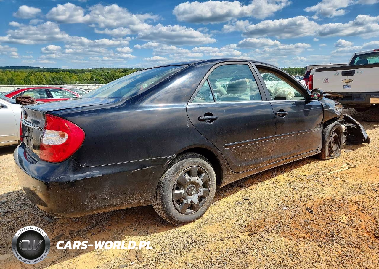 2002 Toyota Camry Le VIN:JTDBE32K020115520 - 3