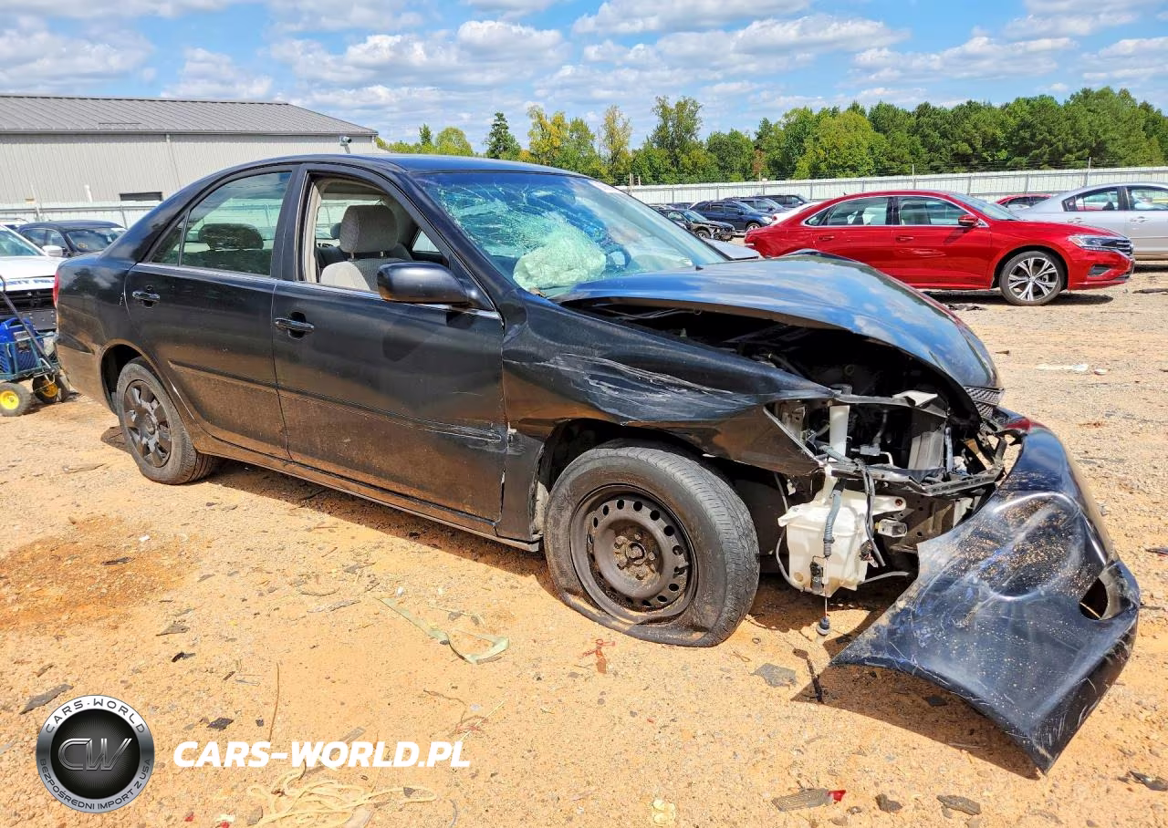 2002 Toyota Camry Le VIN:JTDBE32K020115520 - 4