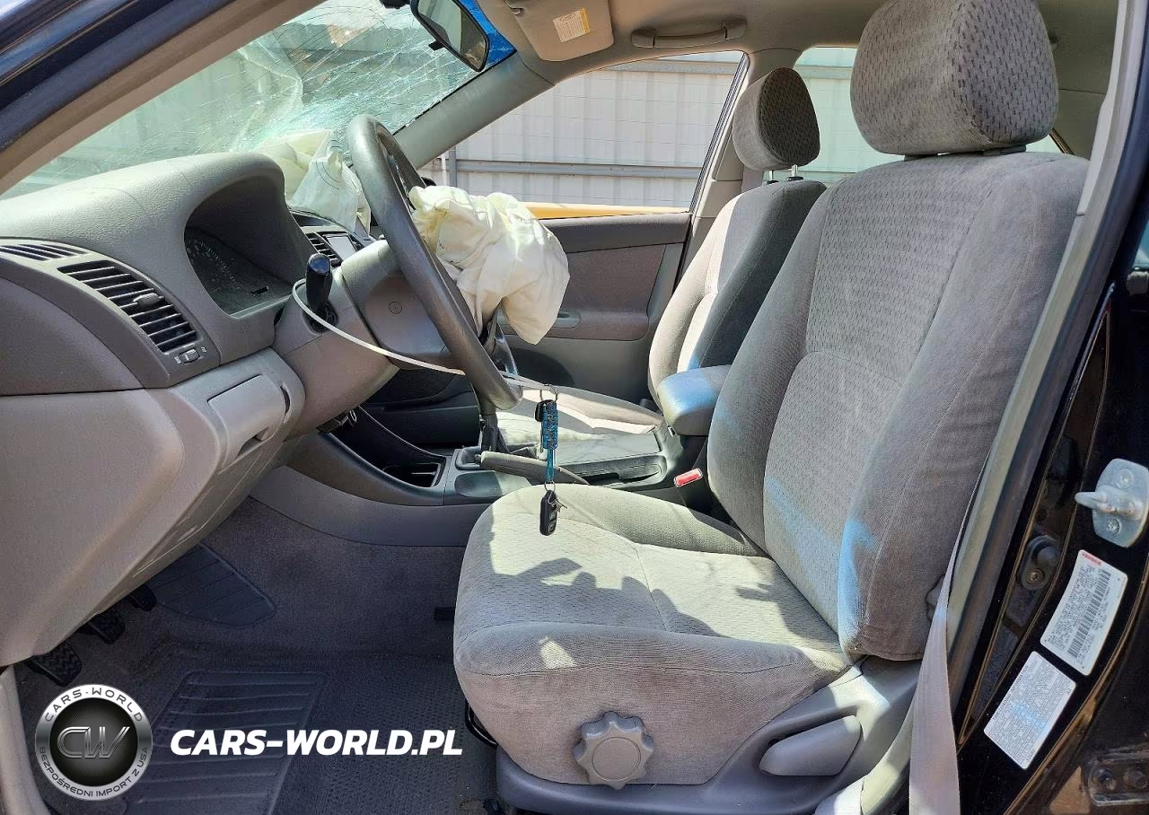 2002 Toyota Camry Le VIN:JTDBE32K020115520 - 7