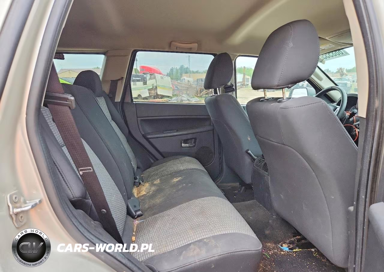 2010 Jeep Grand Cherokee Laredo VIN:1J4PR4GKXAC139842 - 11