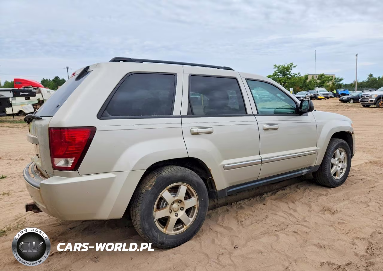 2010 Jeep Grand Cherokee Laredo VIN:1J4PR4GKXAC139842 - 3