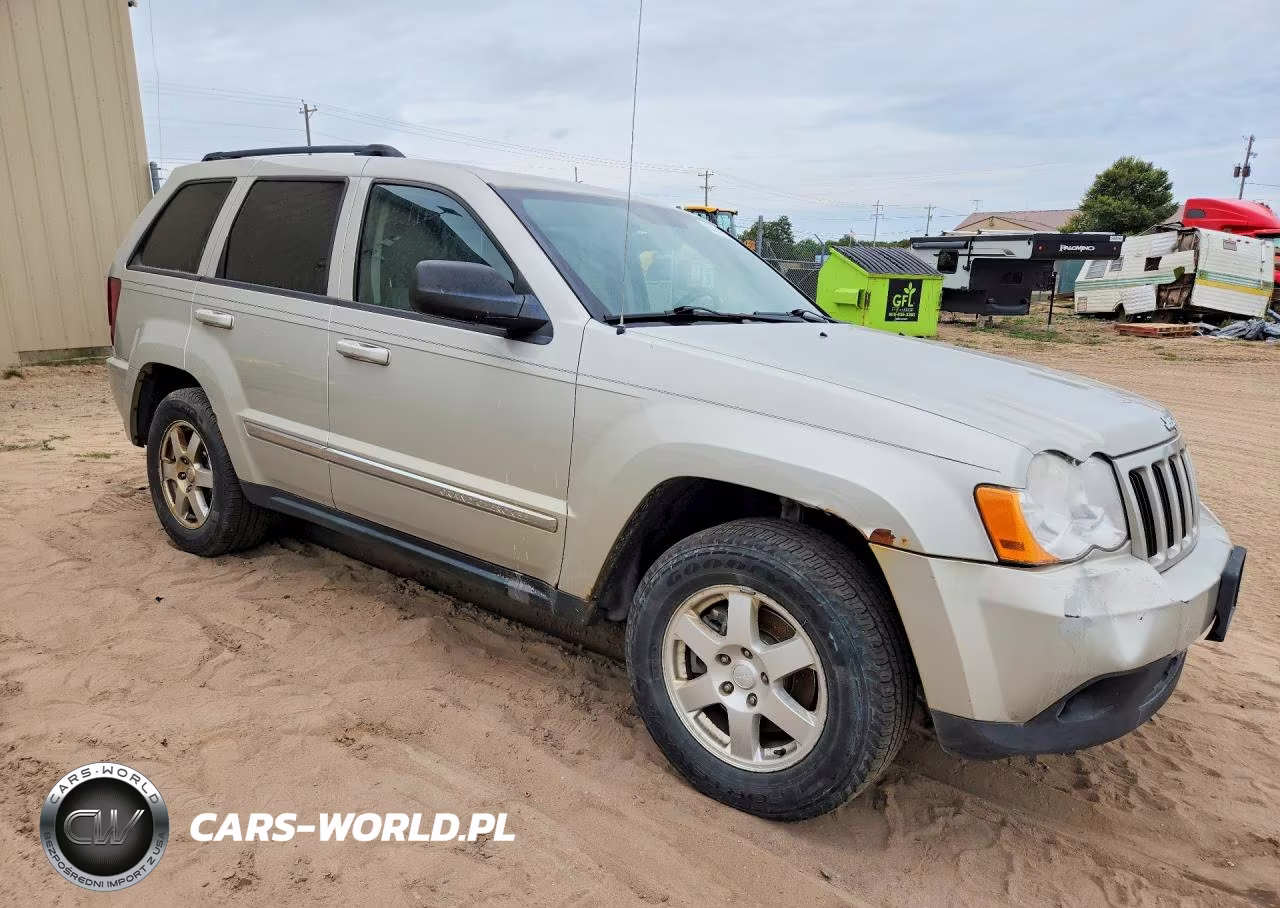 2010 Jeep Grand Cherokee Laredo VIN:1J4PR4GKXAC139842 - 4