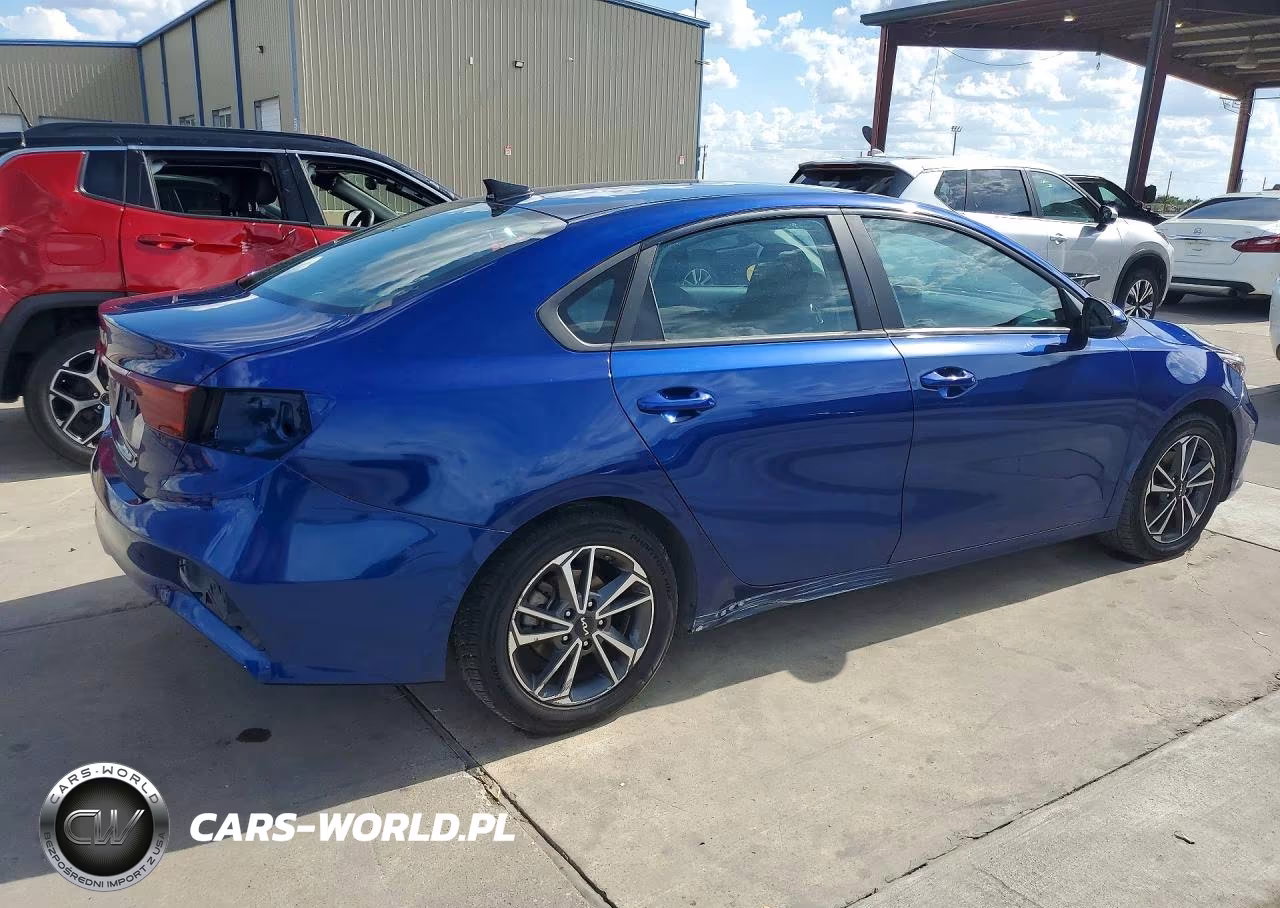 2023 Kia Forte Lxs VIN:3KPF24AD6PE585956 - 3