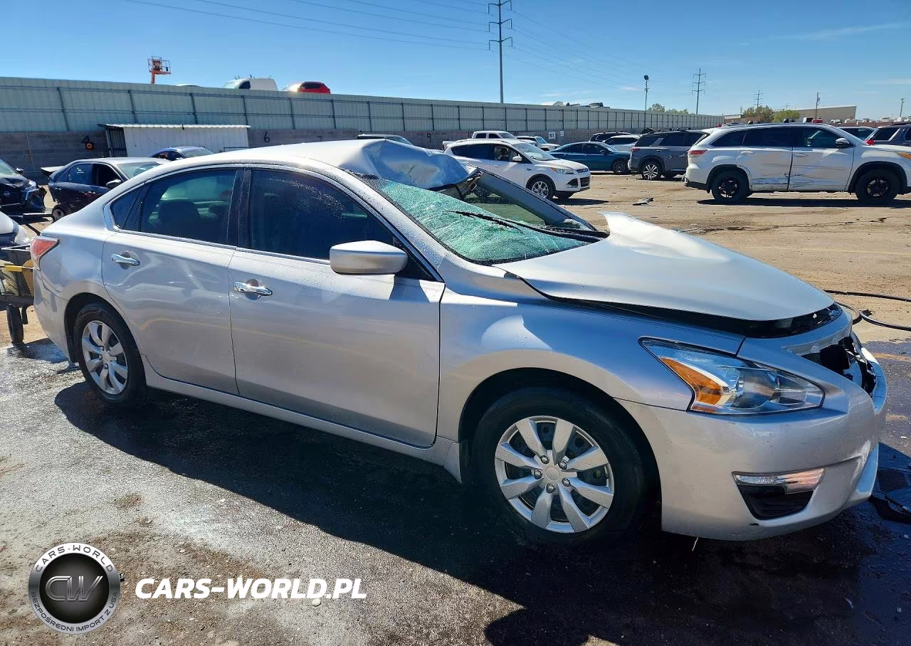2015 Nissan Altima 2.5 S VIN:1N4AL3AP5FN307903 - 4