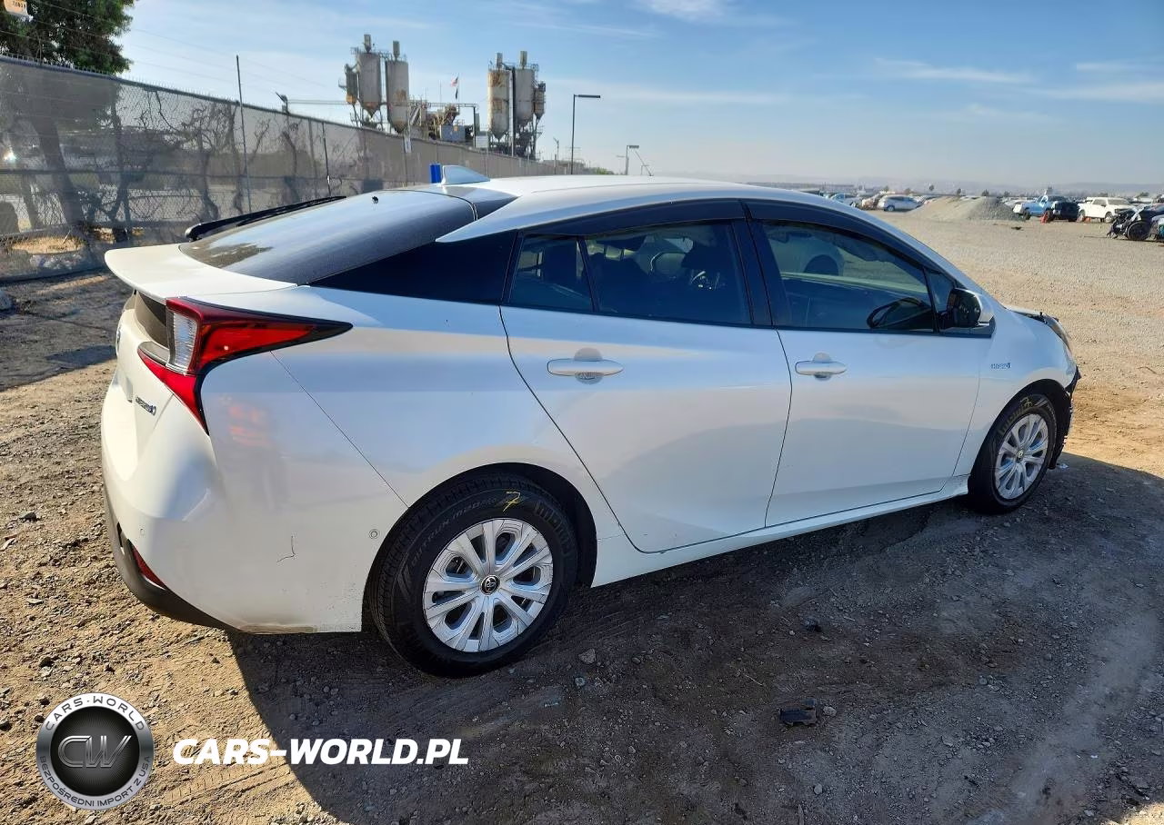 2019 Toyota Prius Le VIN:JTDKARFU0K3077134 - 3