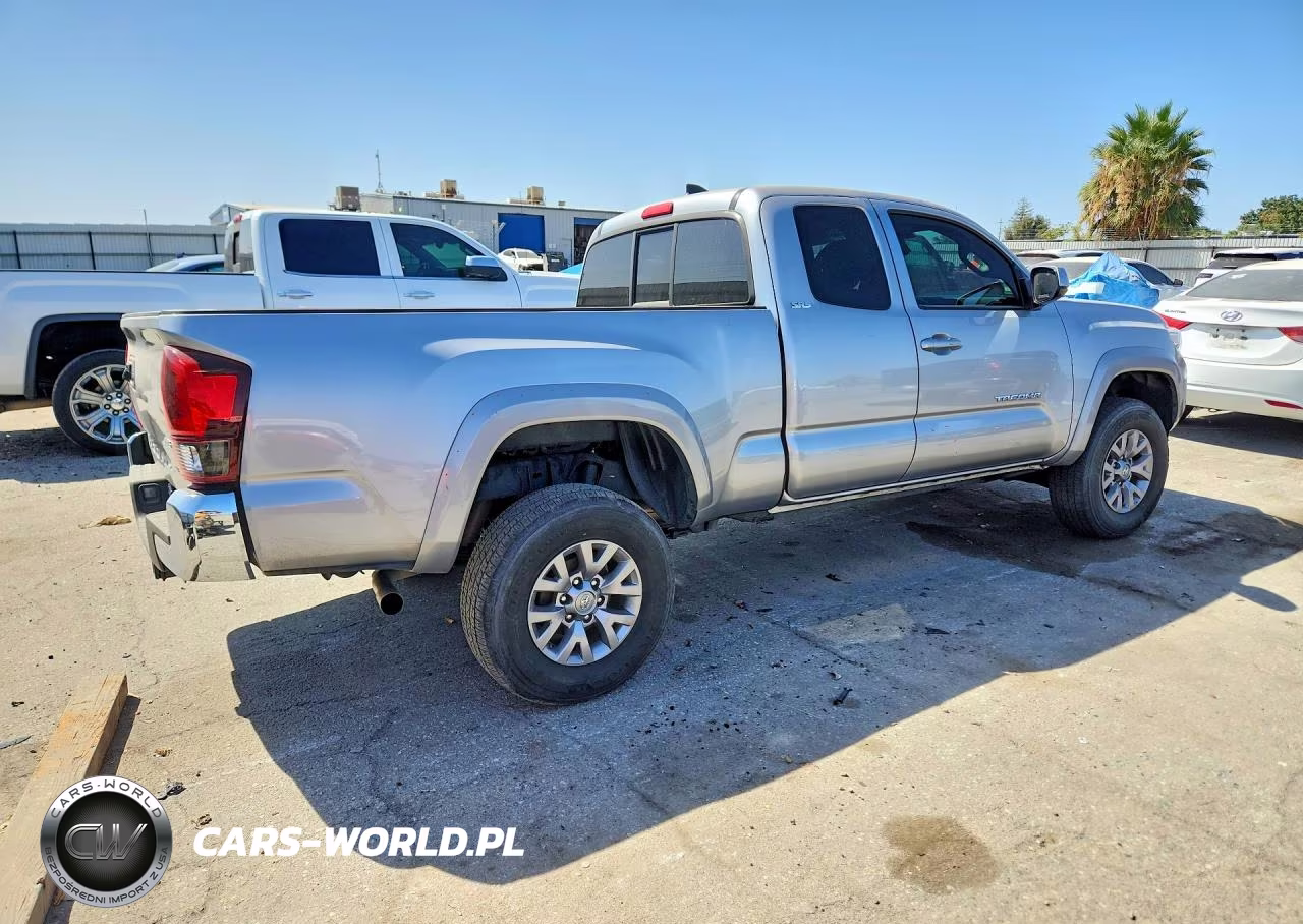 2018 Toyota Tacoma Sr5 V6 VIN:5TFRZ5CN3JX062468 - 3