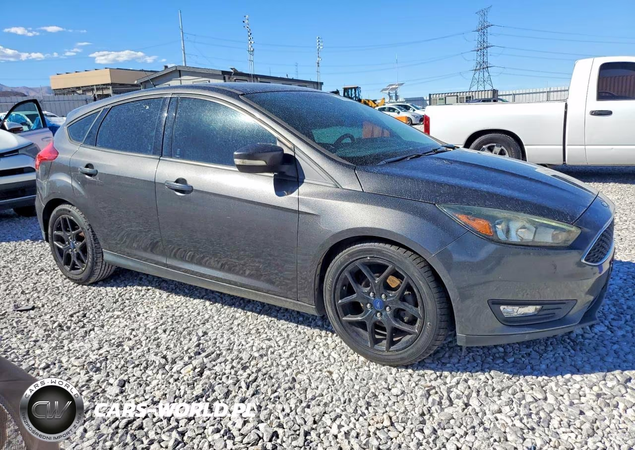 2016 Ford Focus Se VIN:1FADP3K21GL311755 - 4