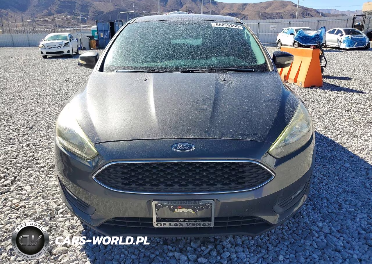 2016 Ford Focus Se VIN:1FADP3K21GL311755 - 5
