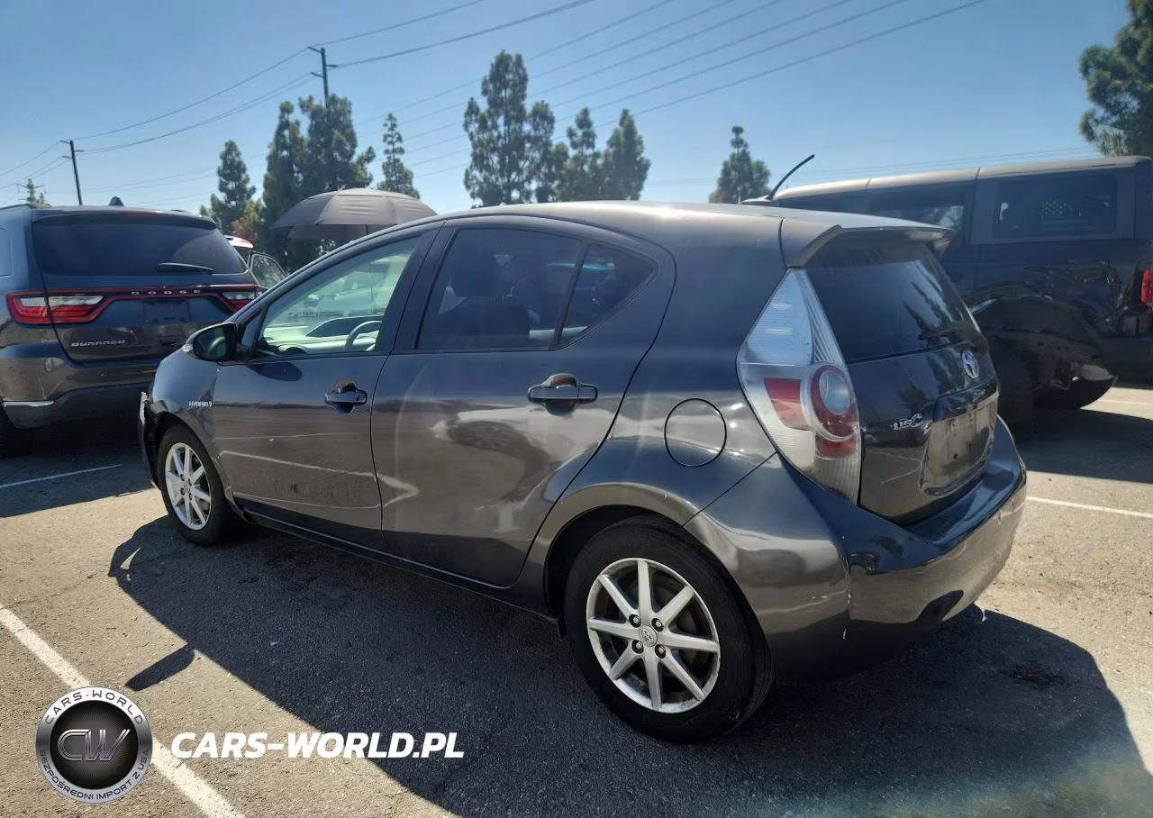 2012 Toyota Prius C Three VIN:JTDKDTB37C1017835 - 2