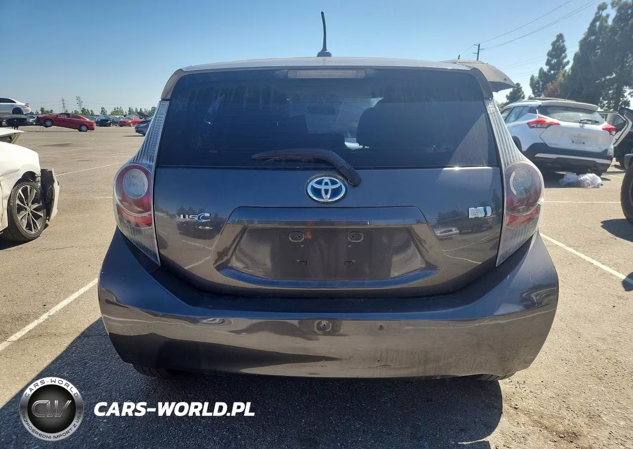 2012 Toyota Prius C Three VIN:JTDKDTB37C1017835 - 6