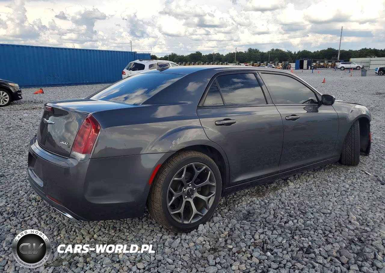 2018 Chrysler 300 S VIN:2C3CCABG1JH141214 - 3