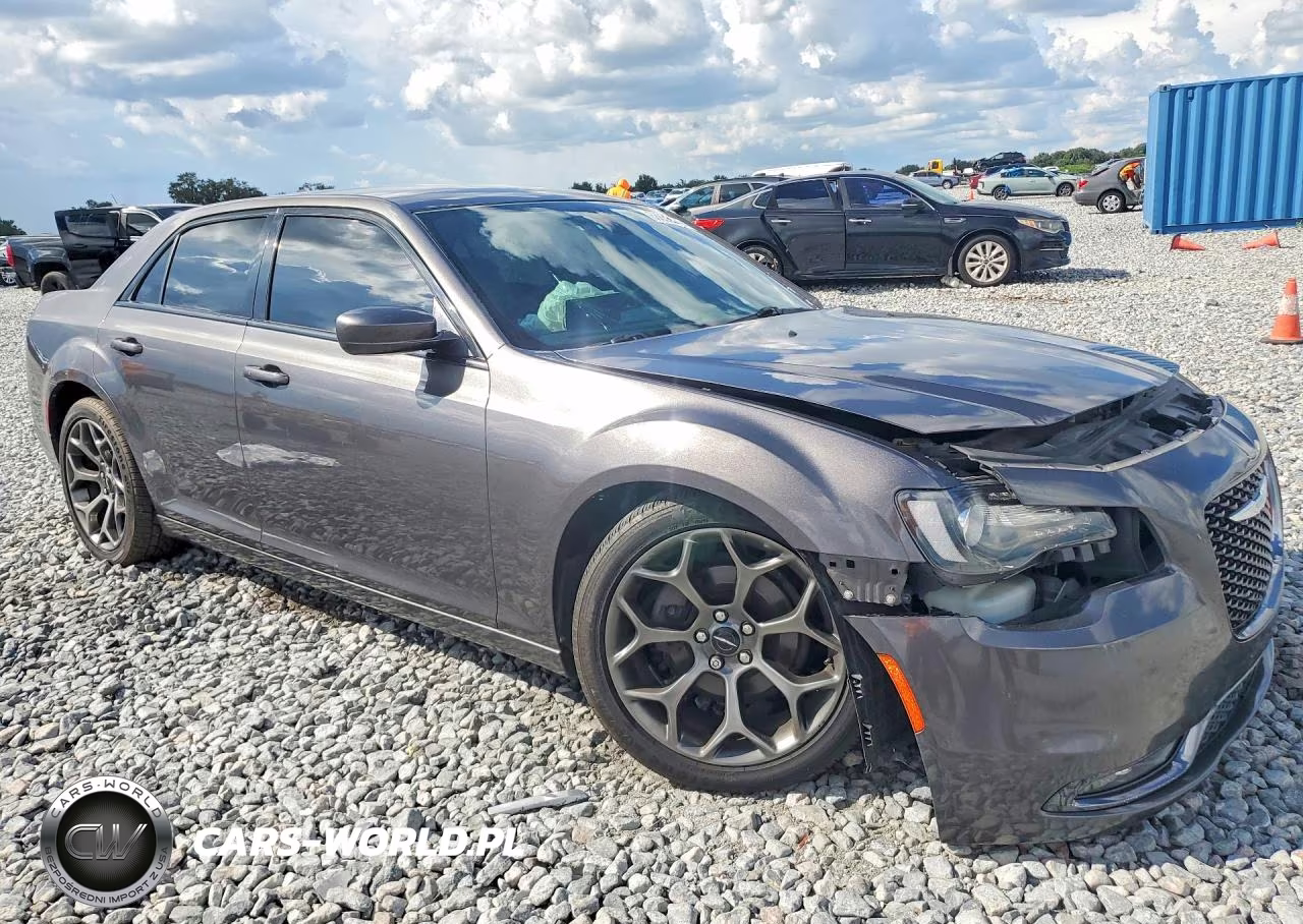 2018 Chrysler 300 S VIN:2C3CCABG1JH141214 - 4