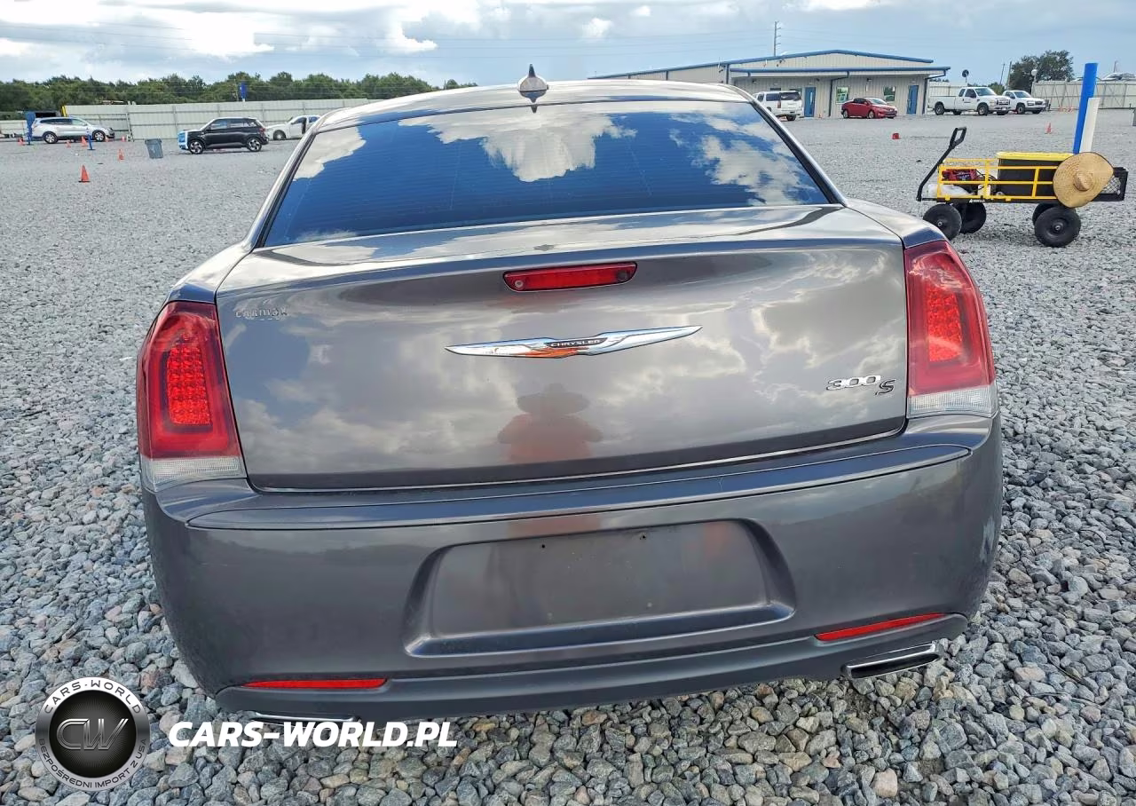 2018 Chrysler 300 S VIN:2C3CCABG1JH141214 - 6
