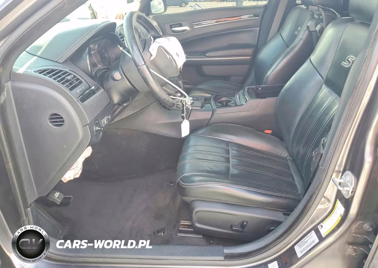 2018 Chrysler 300 S VIN:2C3CCABG1JH141214 - 7
