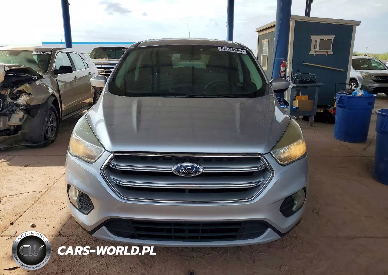 2017 Ford Escape Se VIN:1FMCU0GDXHUE24117 - 5