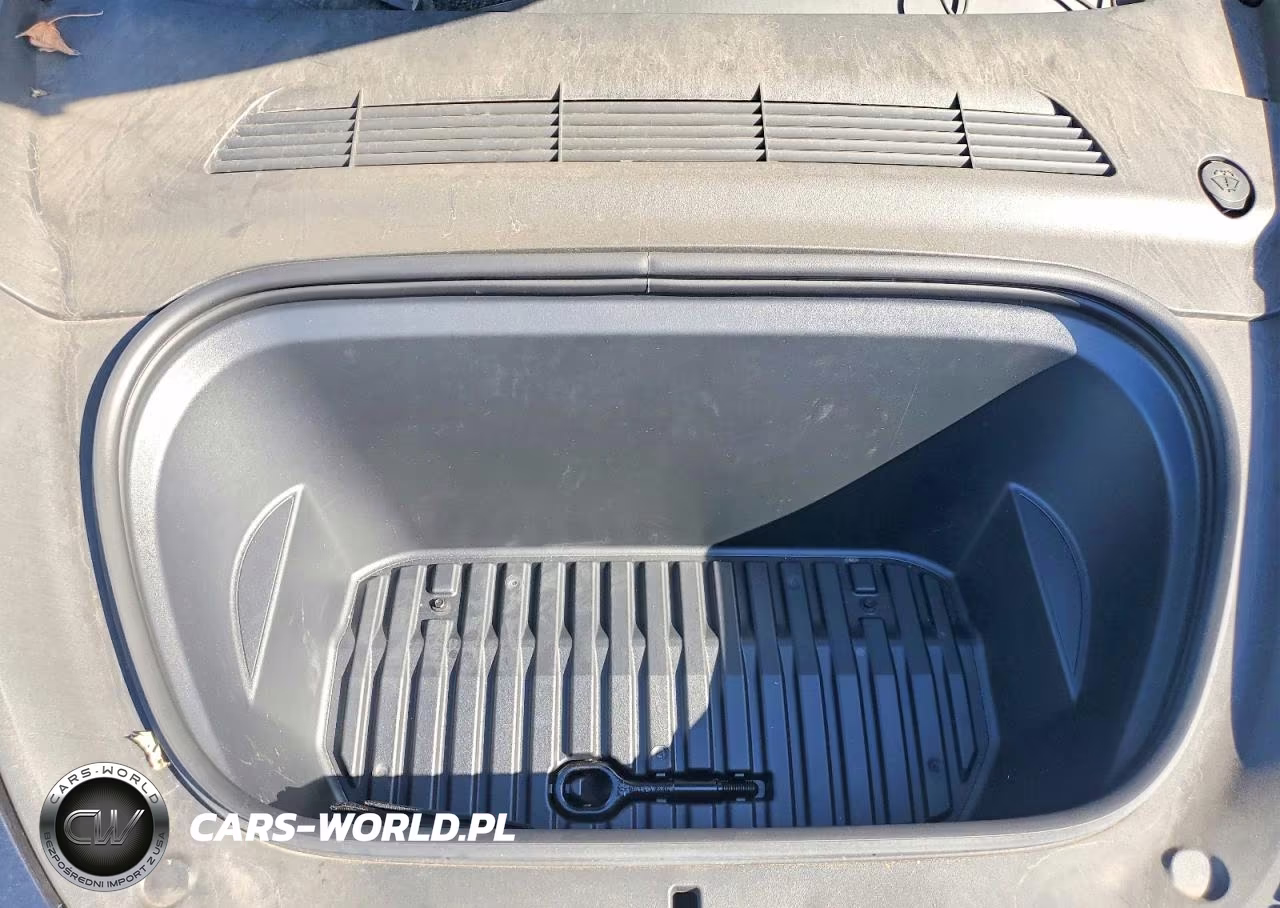 2025 Tesla Model Y VIN:7SAYGDED1SF304611 - 11