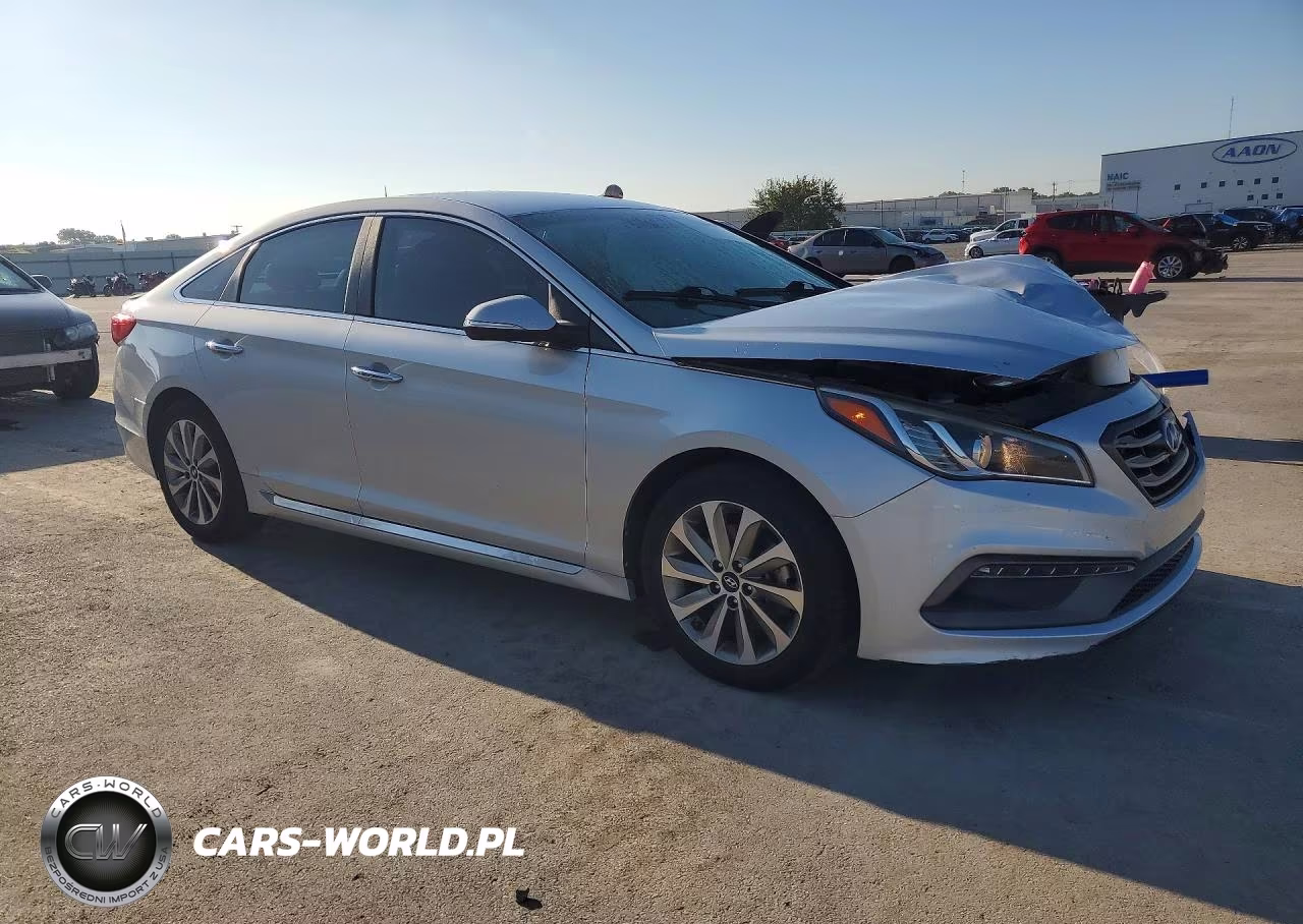 2015 Hyundai Sonata Sport VIN:5NPE34AF3FH110561 - 4