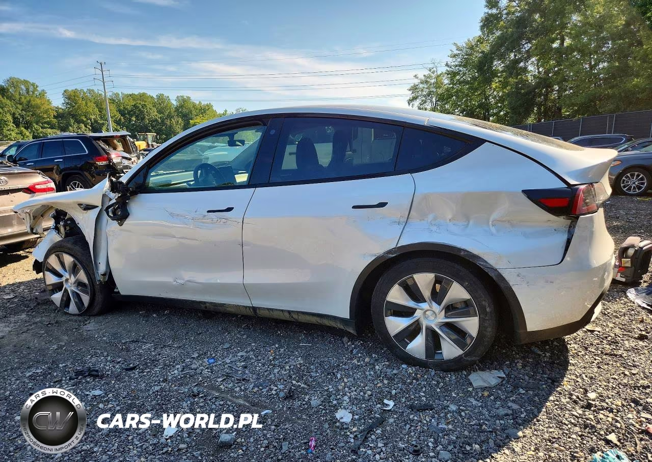 2023 Tesla Model Y VIN:7SAYGAEE5PF688696 - 2