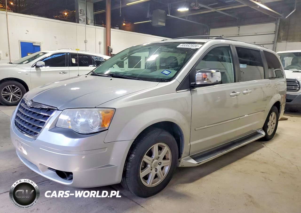 2010 Chrysler Town & Country Touring – zdjęcie 1 z 13
