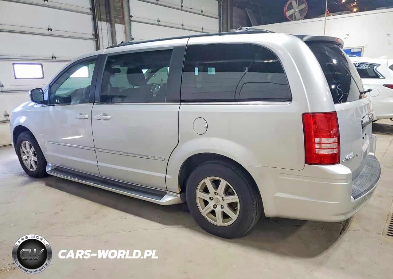 2010 Chrysler Town & Country Touring VIN:2A4RR5D10AR217756 - 2