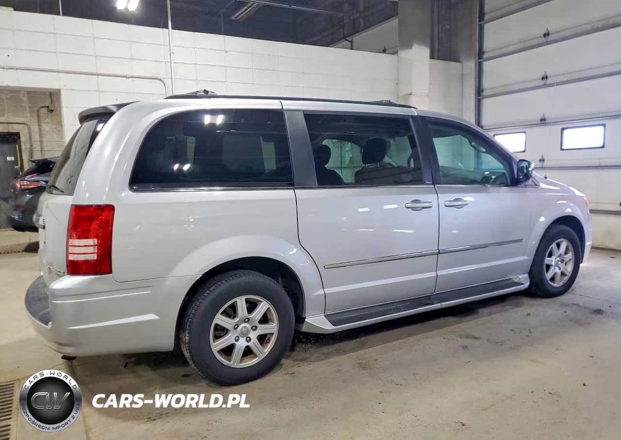 2010 Chrysler Town & Country Touring VIN:2A4RR5D10AR217756 - 3