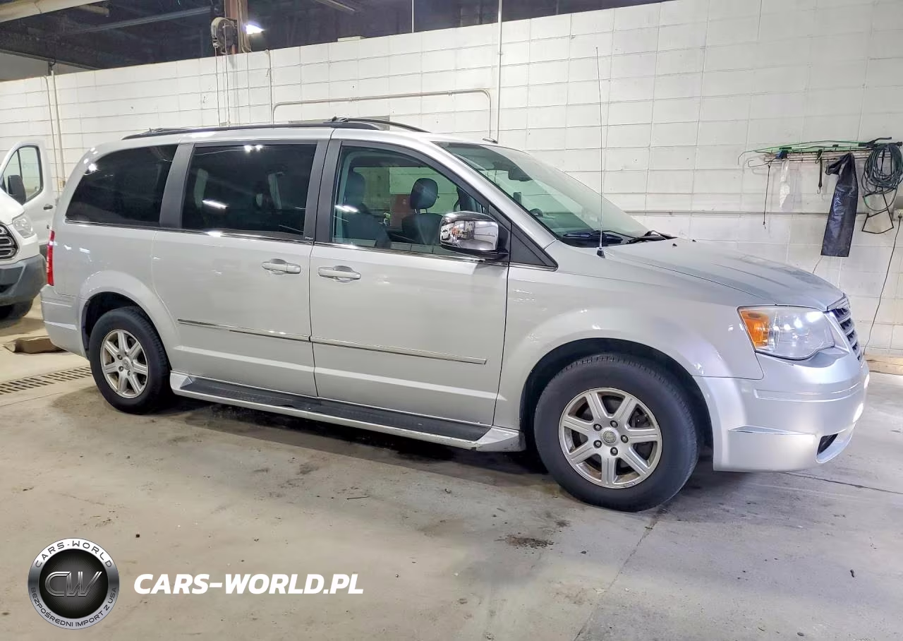 2010 Chrysler Town & Country Touring VIN:2A4RR5D10AR217756 - 4