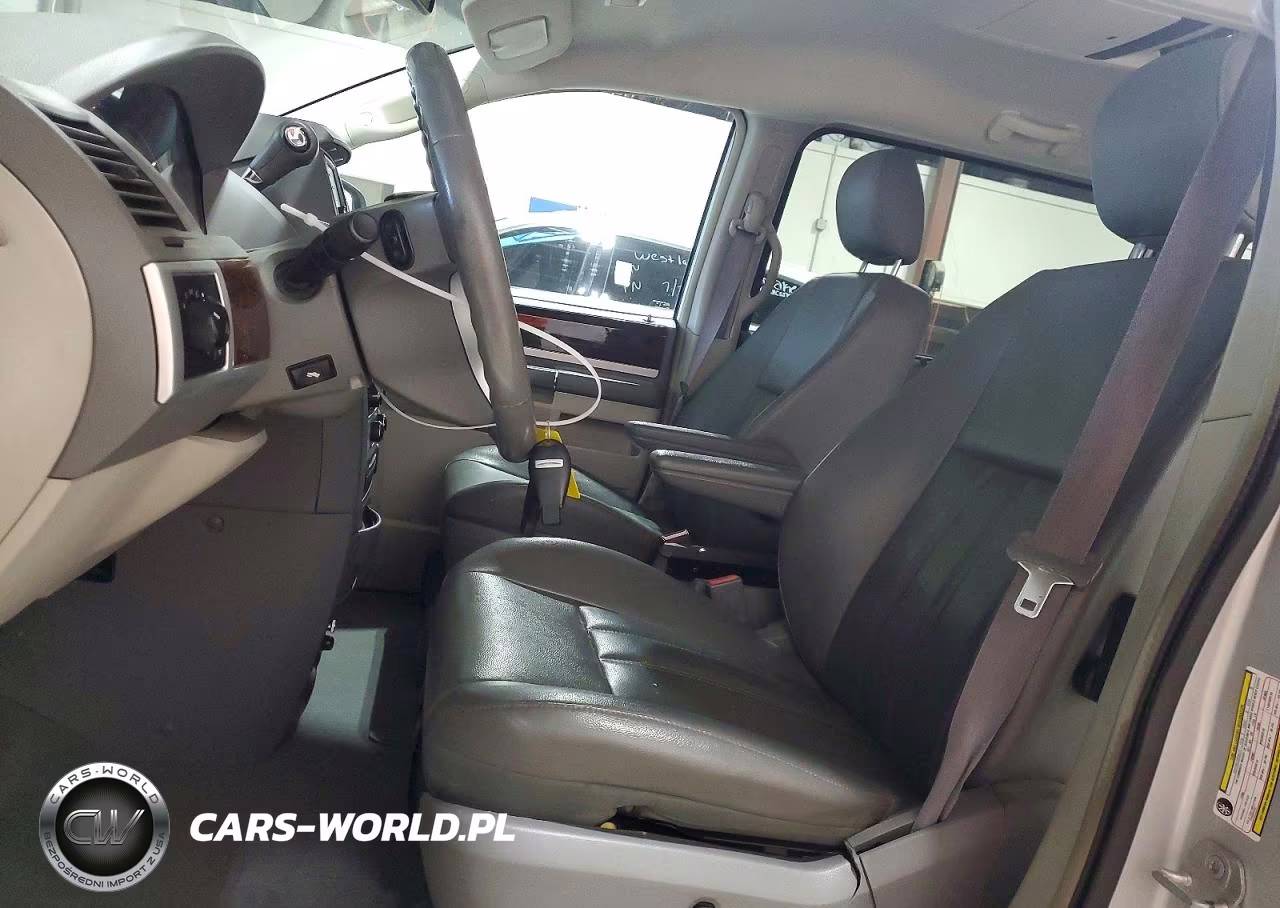 2010 Chrysler Town & Country Touring VIN:2A4RR5D10AR217756 - 7