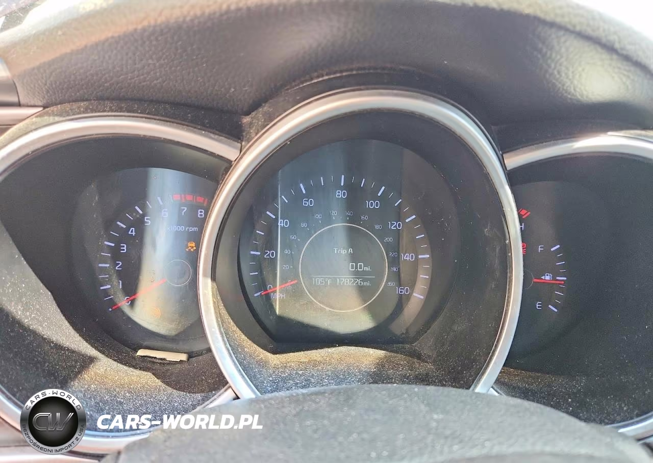 2015 Kia Optima Lx VIN:5XXGM4A74FG401242 - 9