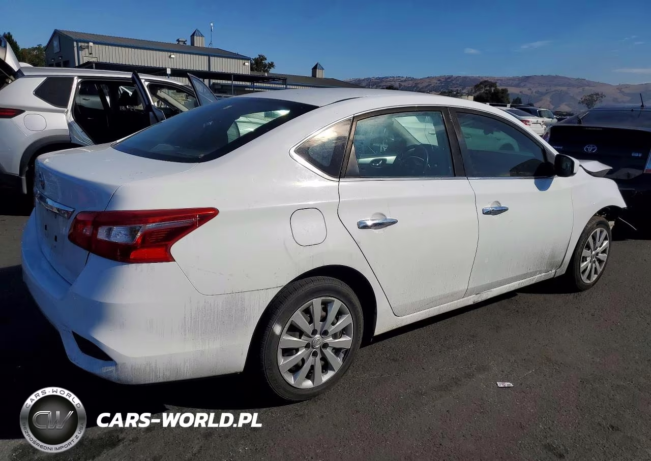 2018 Nissan Sentra S VIN:3N1AB7AP9JY260071 - 3