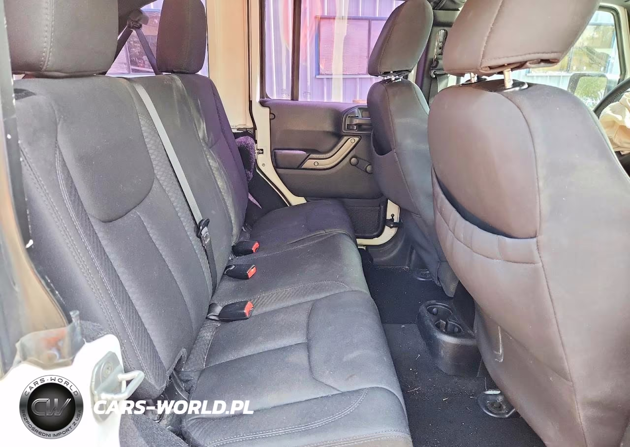 2013 Jeep Wrangler Unlimited Sport VIN:1C4BJWDG0DL632551 - 10