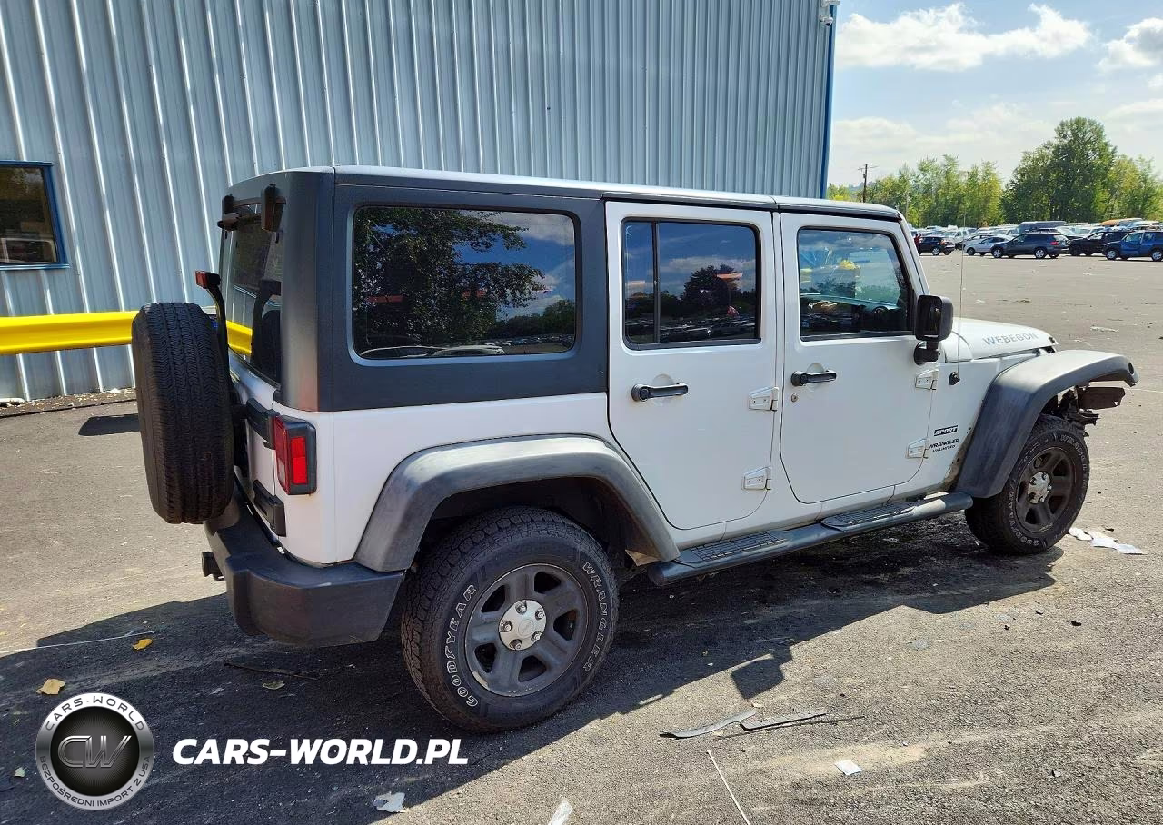 2013 Jeep Wrangler Unlimited Sport VIN:1C4BJWDG0DL632551 - 3
